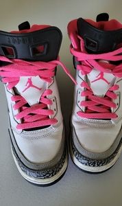 Jordan Brooklyn size 6.5y which equals a woman's size 8